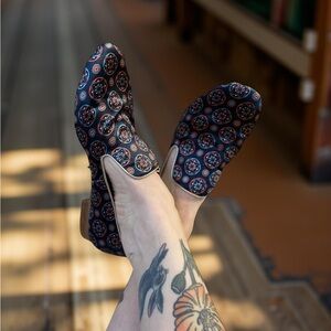 Banana Republic Patterned Loafers - Blue and Red size 6.5